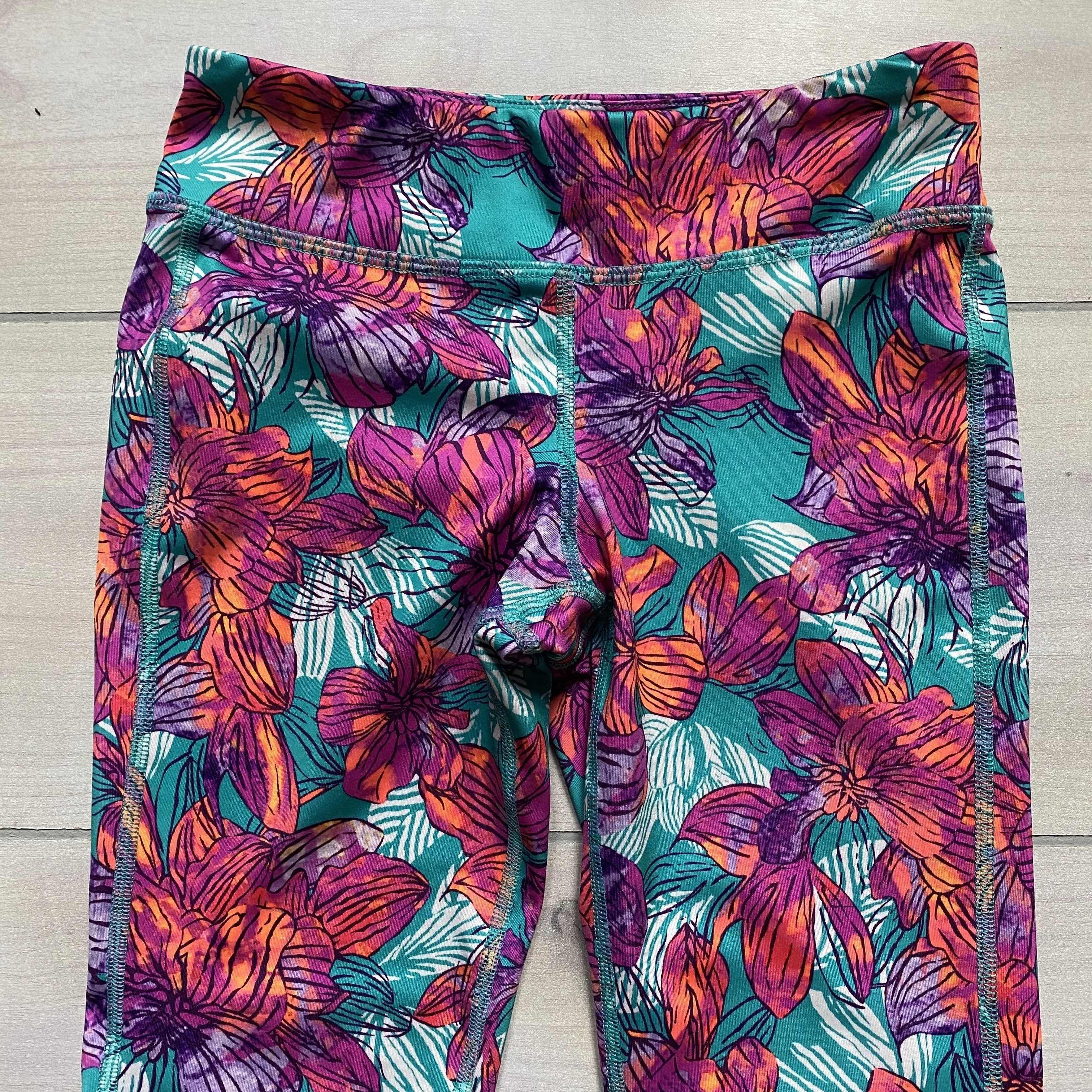 Old Navy Hawaiian Print Capri Performance Pants